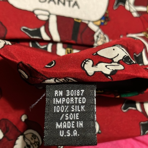Men’s vintage peanuts Christmas silk tie with Snoopy. - Picture 6 of 6